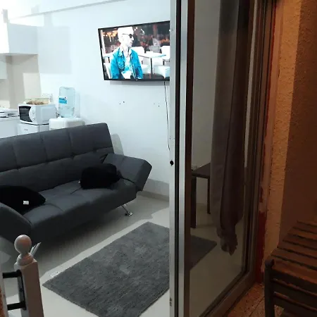 Kalogera Central شقة لارنكا